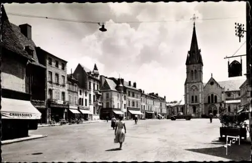 Ak Cusset Allier, Place Victor Hugo et l'Église