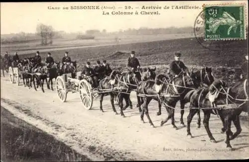 Ak Sissonne Aisne, Arrivée de l'Artillerie, la Colonne à Cheval