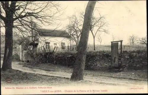 Ak Vailly sur Aisne Aisne, Chemin de la Pissote et la Maison hantée