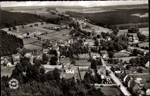 Ak Neuhaus im Solling Holzminden Niedersachsen, Fliegeraufnahme vom Ort