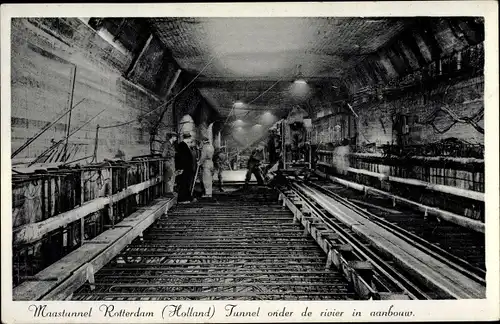 Ak Rotterdam Südholland Niederlande, Maastunnel, Tunnel im Bau, Betonarbeiter