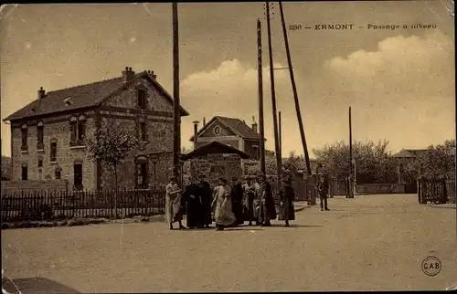 Ak Ermont Val d'Oise, Passage à niveau