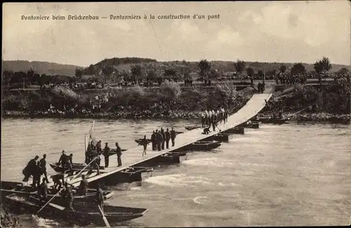 Ak Pontoniere beim Brückenbau, Schweizer Soldaten