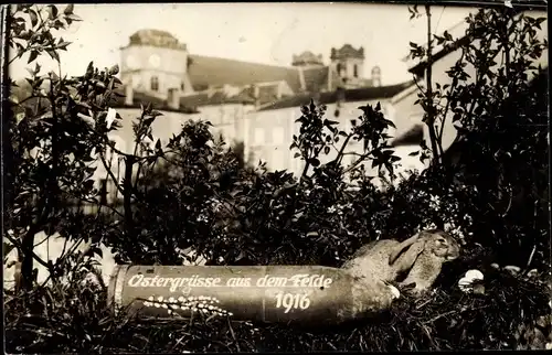 Foto Ak Glückwunsch Ostern, Ostergrüße aus dem Felde 1916, Projektil, Osterhase