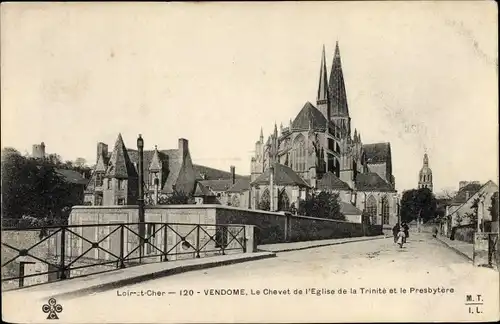 Ak Vendôme Loir et Cher, Le Chevet de l'Église de la Trinité et le Presbytère