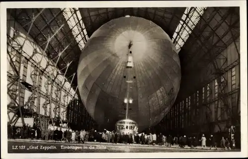 Ak LZ 127 Graf Zeppelin, Einbringen in die Halle