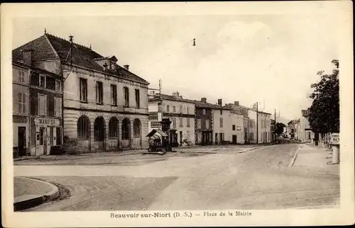 Ak Beauvoir sur Niort Deux Sèvres, Place de la Mairie