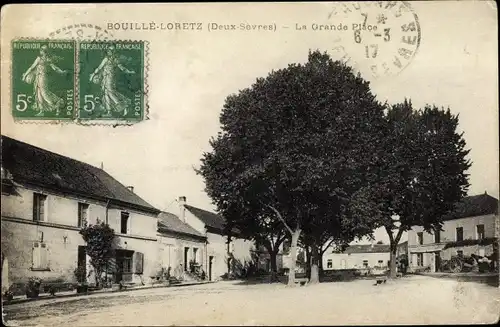 Ak Bouillé Loretz Deux Sèvres, La Grande Place