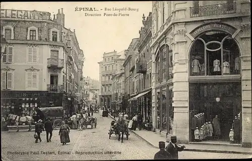 Ak Épinal Lothringen Vosges, Rue Leopold Bourg, Direction Pont de Pierre, Vaxelaire Pignot et Cie.