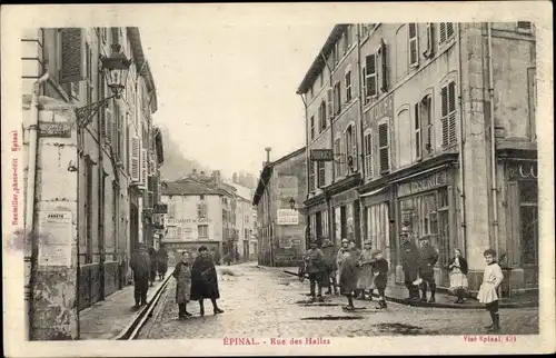 Ak Épinal Lothringen Vosges, Rue des Halles