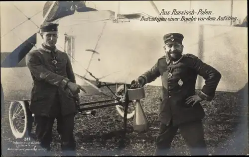 Ak Aus Russisch Polen, Befestigen einer Bombe vor dem Aufstieg