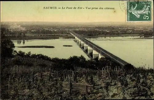 Ak Saumur Maine et Loire, Le Pont de Fer, vue prise des coteaux, Brücke