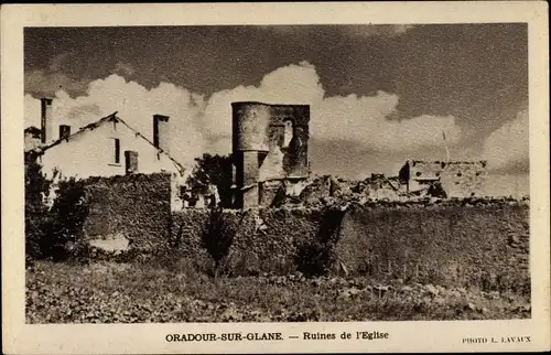 Ak Oradour sur Glane Haute Vienne, Ruines et l'Église