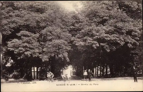 Ak Nangis Seine et Marne, Sortie du Parc