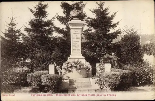 Ak Favières en Brie Seine et Marne, Monument des Enfants morts pour la France