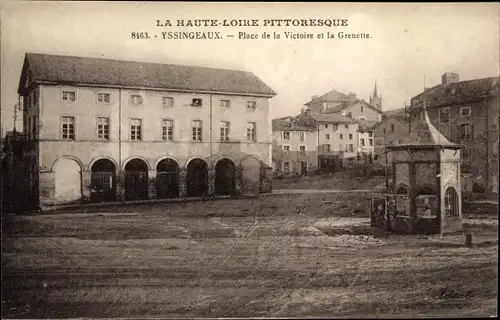 Ak Yssingeaux Haute Loire, Place de la Victoire et la Grenette