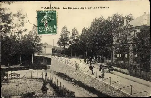 Ak L'Abbaye Seine Saint Denis, Montee du Pont de l'Union, Hotel, marchand ambulant