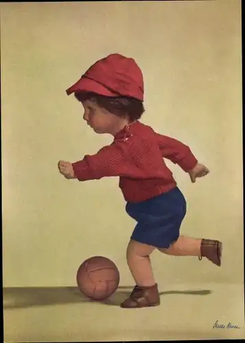 Ak Käthe Kruse Puppen, Junge spielt Fußball