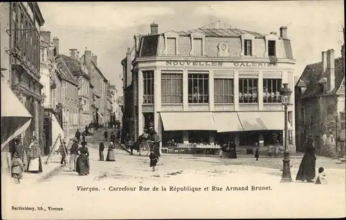 Ak Vierzon Cher, Carrefour Rue de la République et Rue Armand Brunet