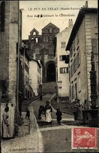 Ak Le Puy en Velay Haute Loire, Rue de l'Étables et la Cathedrale