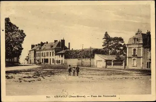 Ak Airvault Deux Sèvres, Place des Promenades