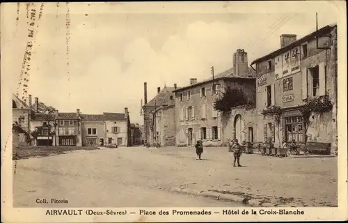 Ak Airvault Deux Sèvres, Place des Promenades, Hotel de la Croix Blanche