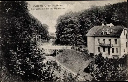 Ak Malente Gremsmühlen in Ostholstein, Eisenbahnbrücke im Steinbusch