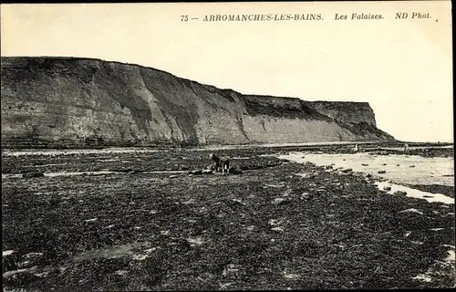 Ak Arromanches les Bains Calvados, Les Falaises