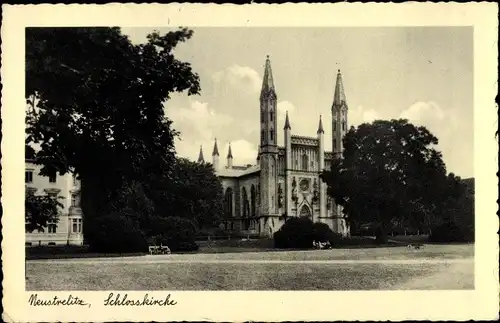 Ak Neustrelitz am Zierker See, Schlosskirche