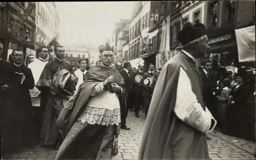 Ak Boulogne sur Mer Pas de Calais, Procession, Benediction de la Mer, pretres