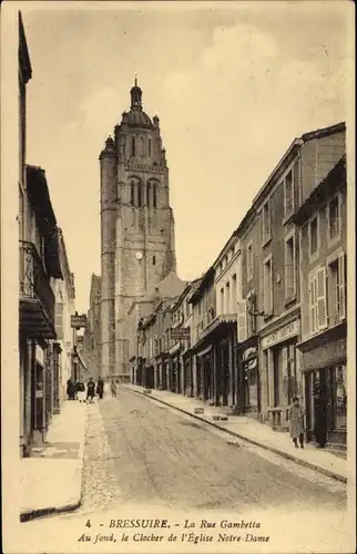 Ak Bressuire Deux Sèvres, Rue Gambetta, Clocher, Eglise Notre Dame