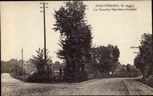 Ak Montfermeil Seine Saint Denis, La Fourche, Barrière blanche