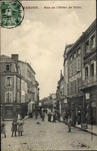 Ak Verdun Lothringen Meuse, Rue de l'Hôtel de Ville