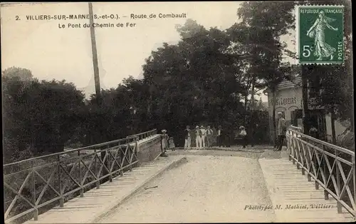 Ak Villiers sur Marne Val de Marne, Route de Combault, le Pont du Chemin de Fer
