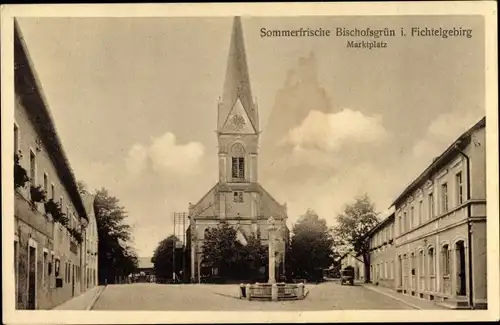 Ak Bischofsgrün im Fichtelgebirge, Marktplatz, Kirche