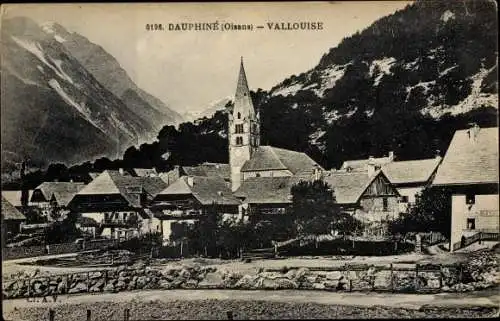 Ak Vallouise Hautes-Alpes, Dauphiném Blick auf den Ort, Kirche