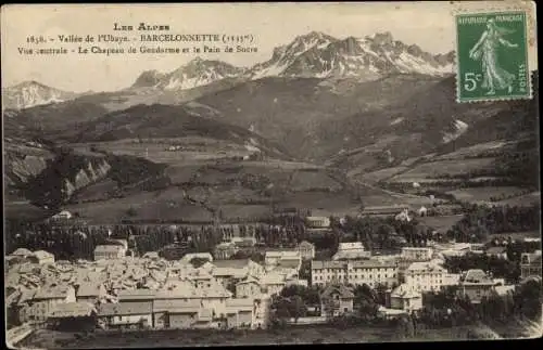 Ak Barcelonnette Alpes de Haute Provence, Vue centrale, le Chapeau de Gendarme et Pain de Sucre