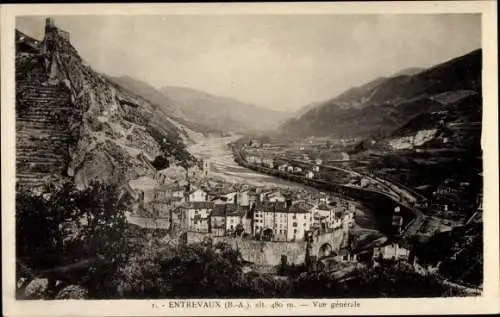Ak Entrevaux Alpes de Haute Provence, Vue générale, Blick auf den Ort
