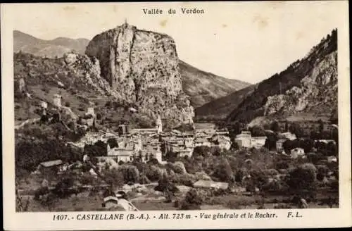 Ak Castellane Alpes de Haute Provence, Vue générale et le Rocher