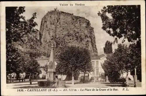 Ak Castellane Alpes de Haute Provence, La Place de la Grave et le Roc