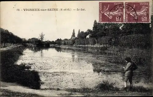 Ak Vigneux sur Seine Essonne, Le Lac, Angler