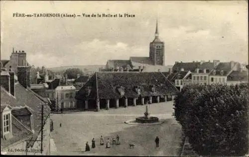 Ak Fere en Tardenois Aisne, Vue de la Halle et la Place