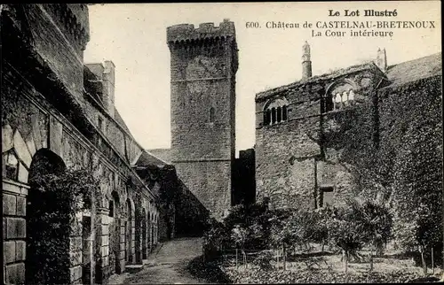 Ak Castelnau Bretenoux Lot, Château, la Cour intérieure