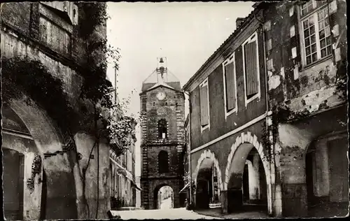 Ak Auvillar Tarn et Garonne, Le Tour de l'Horloge