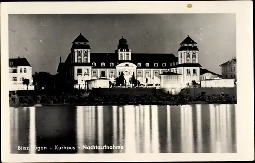 Foto Ak Seebad Binz auf Rügen, Nachtaufnahme vom Kurhaus