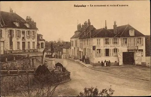 Ak Seigneley Yonne, Le monument et route d'Auxerre