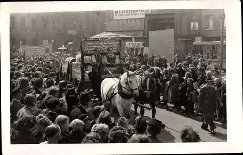 Foto Ak Erfurt, 1. Mai, Festumzug, Für Einheit und gerechten Frieden, Weltfestspiele der Jugend 1951