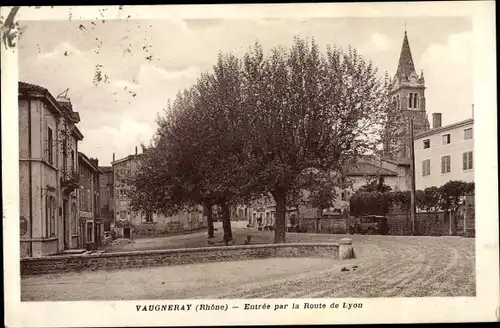 Ak Vaugneray Rhône, Entrée par la Route de Lyon