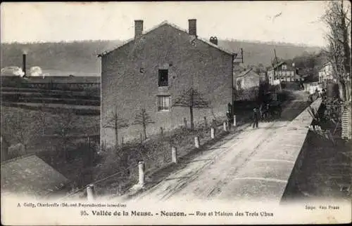 Ak Nouzon Ardennes, Rue et Maison des Trois Obus