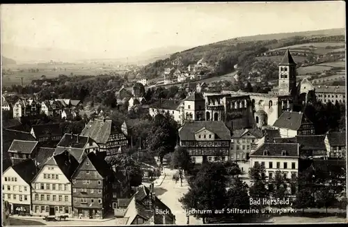 Ak Bad Hersfeld in Hessen, Stiftsruine und Kurpark vom Kirchturm gesehen